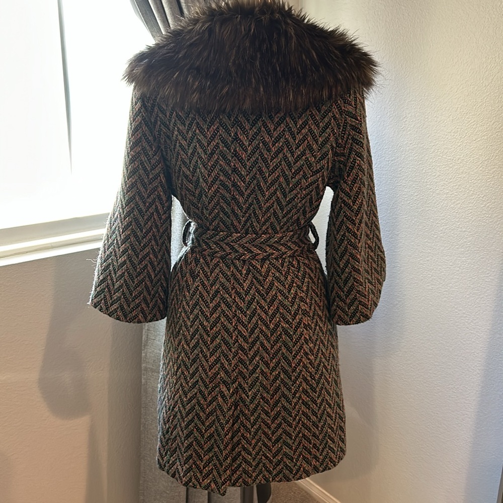 Forever 21 vintage looking faux collar coat. - Picture 4 of 5